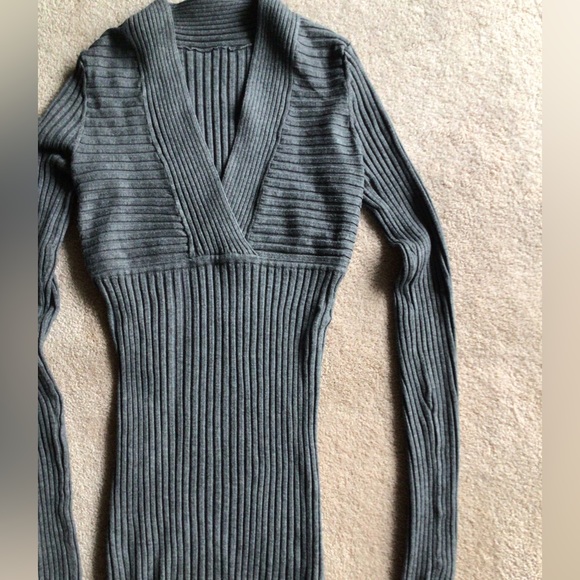 2 Different Color V-Neck Ribbed Sweaters - Picture 3 of 5